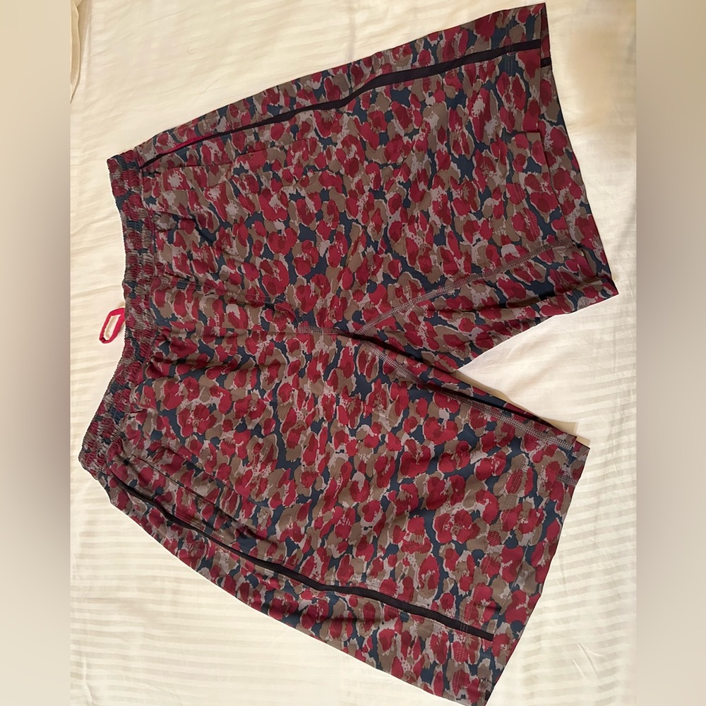 Lululemon pace breaker shorts multicolor size s